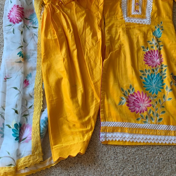 Punjabi suit with salwar - Picture 5 of 5